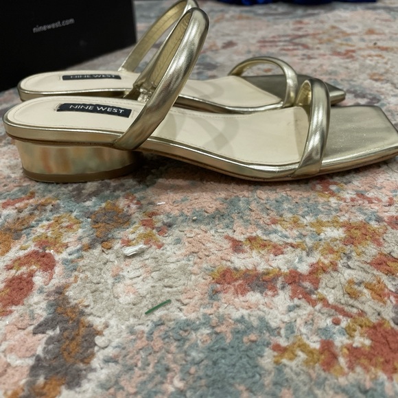 Nine west morellla slide sandals, gold open square toe mini heel - Picture 3 of 7